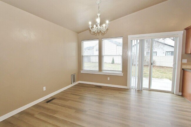 Building Photo - Spacious Single-Level Home on Cul-De-Sac