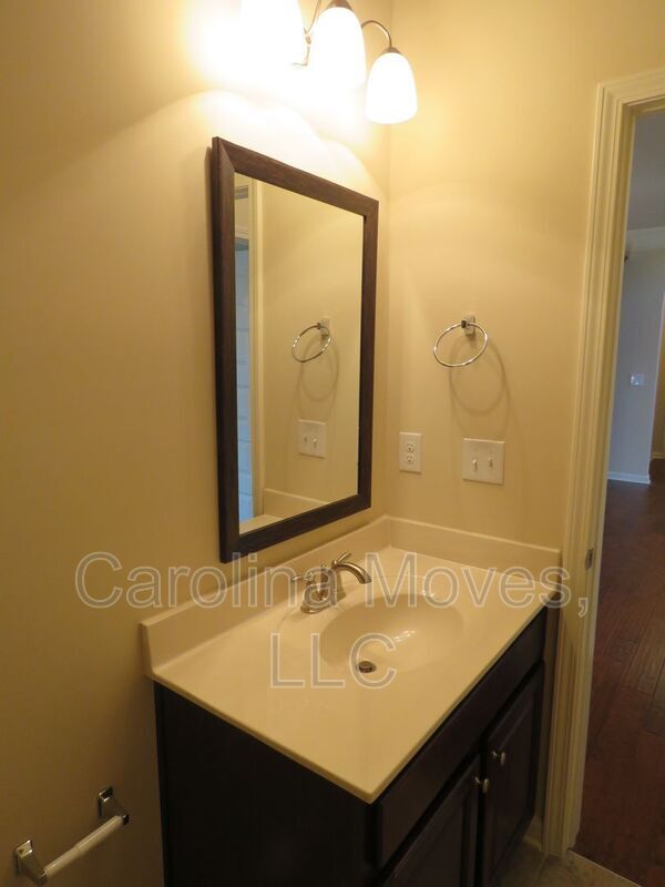 Building Photo - 206 Heatherwood Ln