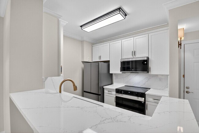 Building Photo - 630 S Sapodilla Ave