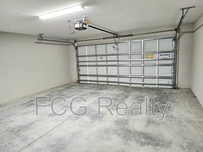 Building Photo - 212 Oak Ln