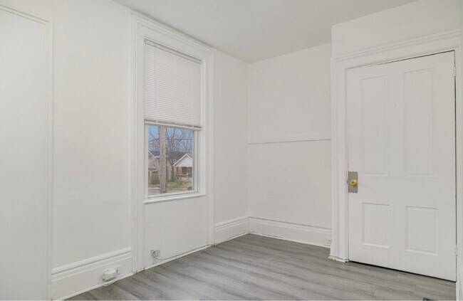 Building Photo - 500 W Wyoming Ave