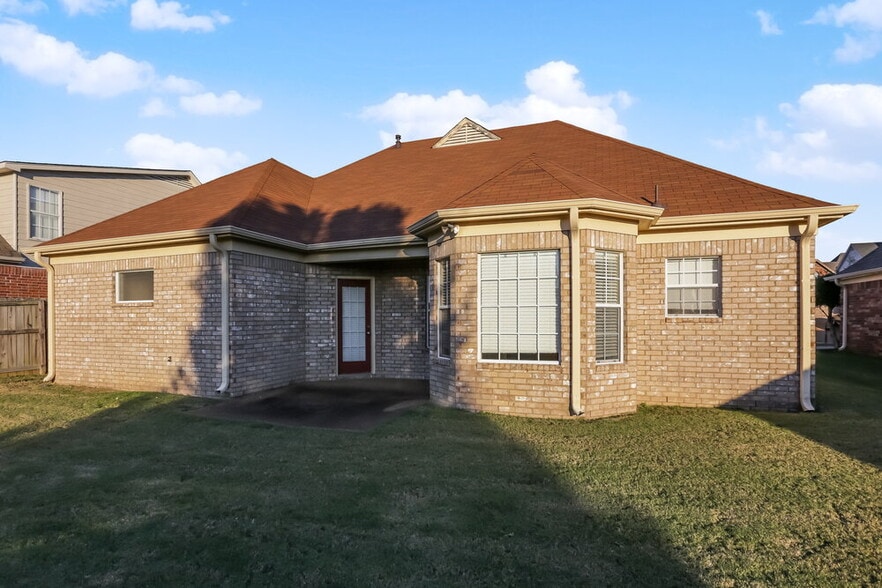 Building Photo - 1129 Red Fern Cir E