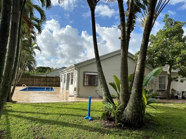 Building Photo - 9841 Ridge Creek Rd