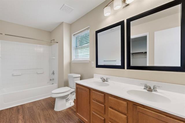 Building Photo - 9120 Sun Haven Way