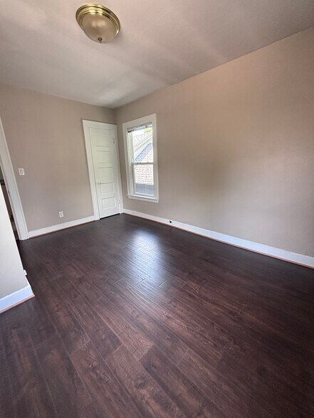 Building Photo - 121 N Hancock St