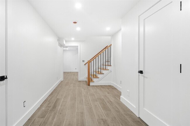 Building Photo - 2 Lavender Ln