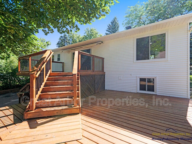 Building Photo - 3624 Maple Dr