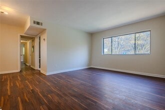 Building Photo - 91 Rumson Rd NE