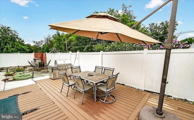 Building Photo - 7203 Peekskill Dr