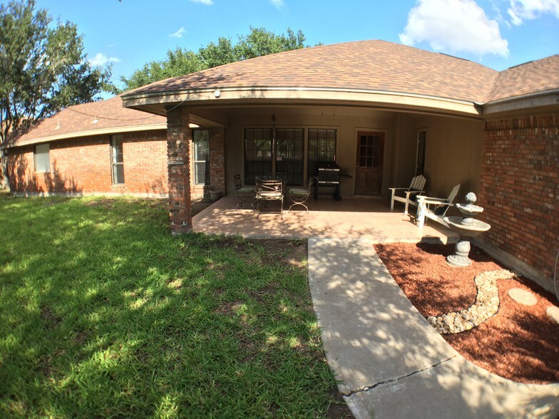 Building Photo - 3809 N 1st Ln W