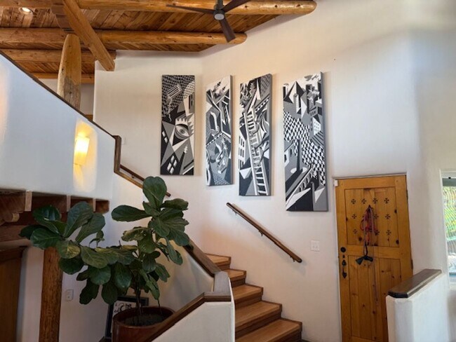 Building Photo - 15 Cielo Cumbre Rd