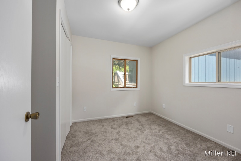 Building Photo - 13029 E Heights Rd