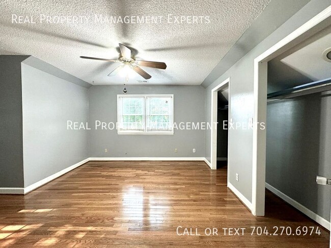 Building Photo - 6008 Mallard Dr