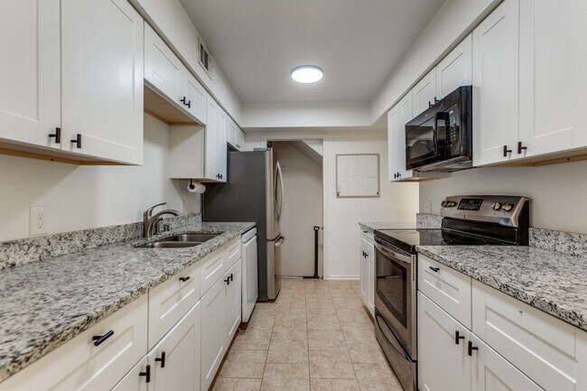 Building Photo - 2606 Custer Pkwy