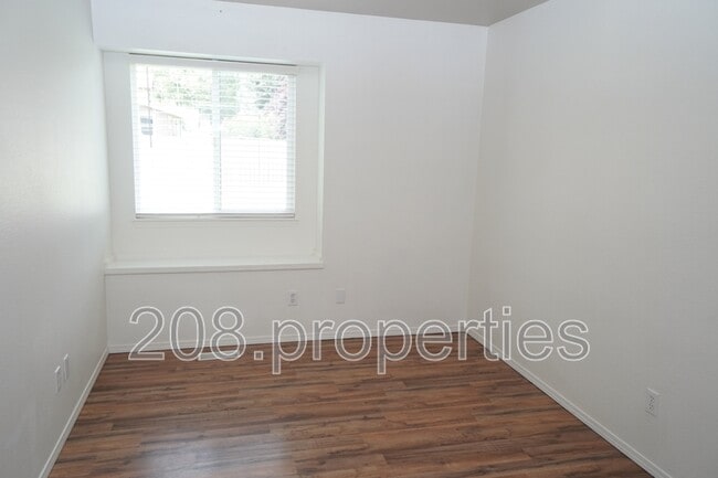 Building Photo - 46 3rd St