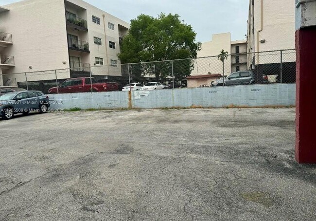 Building Photo - 6070 W 19th Ave
