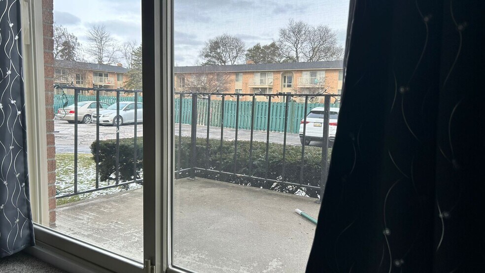 Building Photo - 1968 Axtell Dr