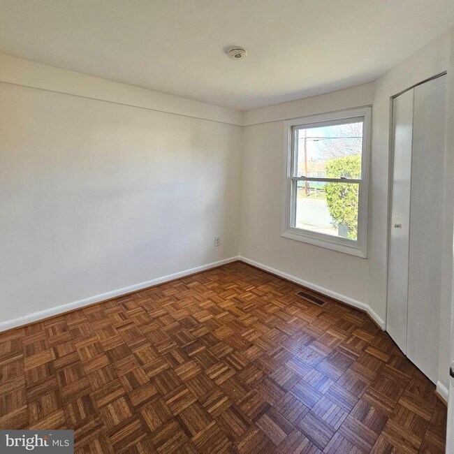 Building Photo - 2910 16th St S