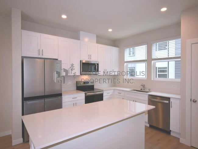 Building Photo - 15215 35th Ave W