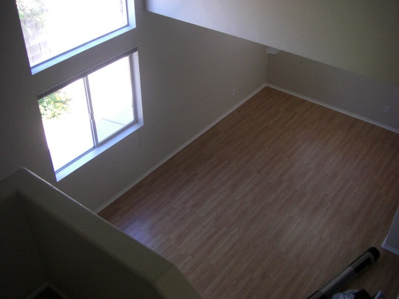Hardwood floors - 9402 Santa Fe Rose Street