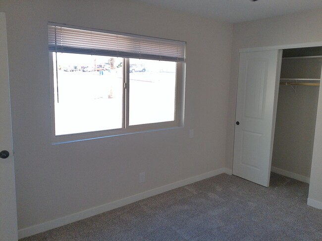 Building Photo - Long Term Duplex rental