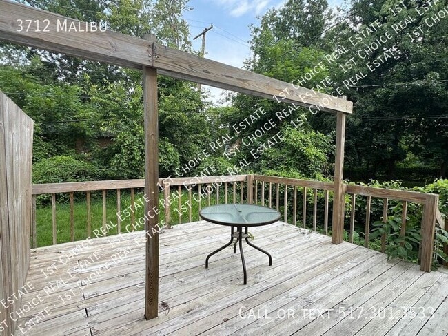Building Photo - 3712 Malibu-