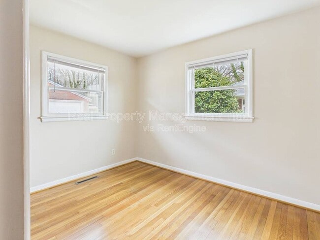 Building Photo - 47 Beaconsdale Ln