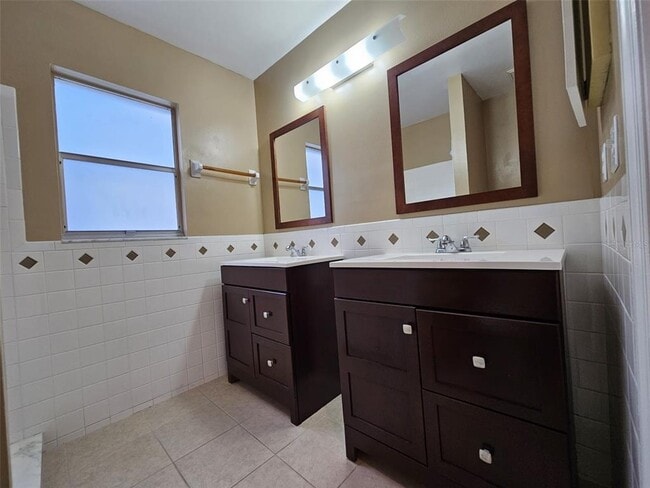Building Photo - 1202 Regal Ridge Dr