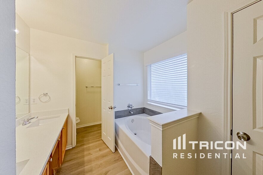 Building Photo - 1505 Yellowbird Ct