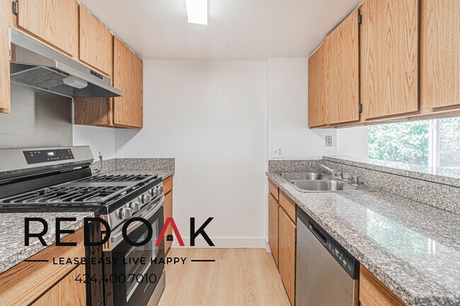 Building Photo - 13910 Sayre St