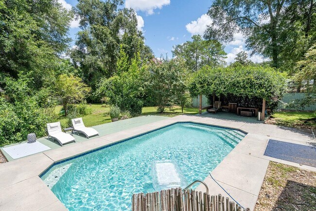 Building Photo - 3276 Shannon Lakes Dr N