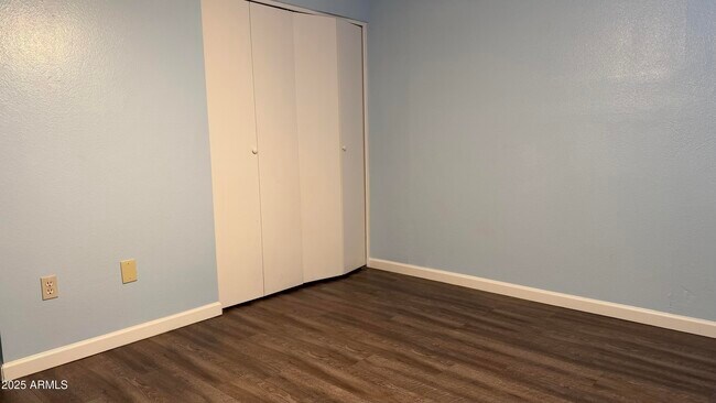 Building Photo - 1645 W Thunderbird Rd