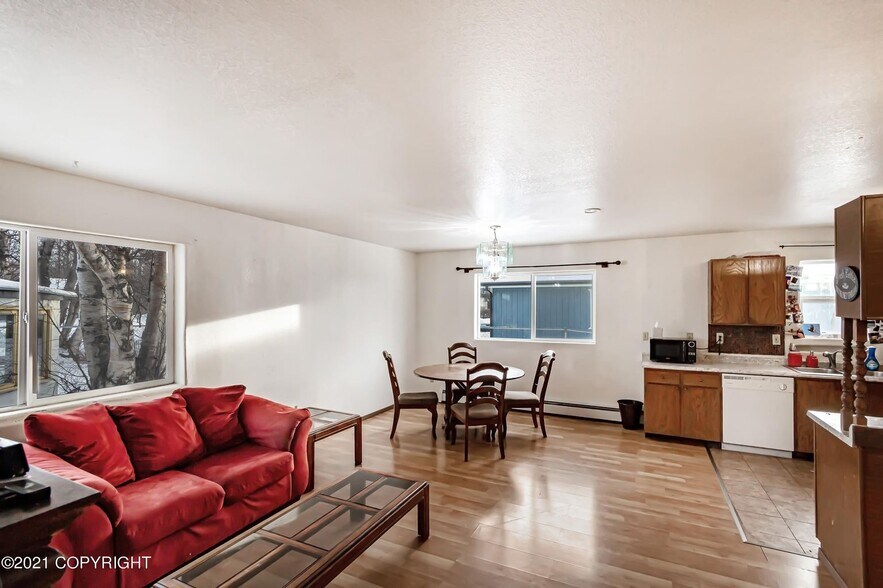 Building Photo - 305 N Bonanza St