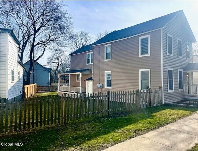 Building Photo - 110 Van Dam St