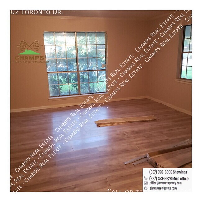 Building Photo - 402 Toronto Dr