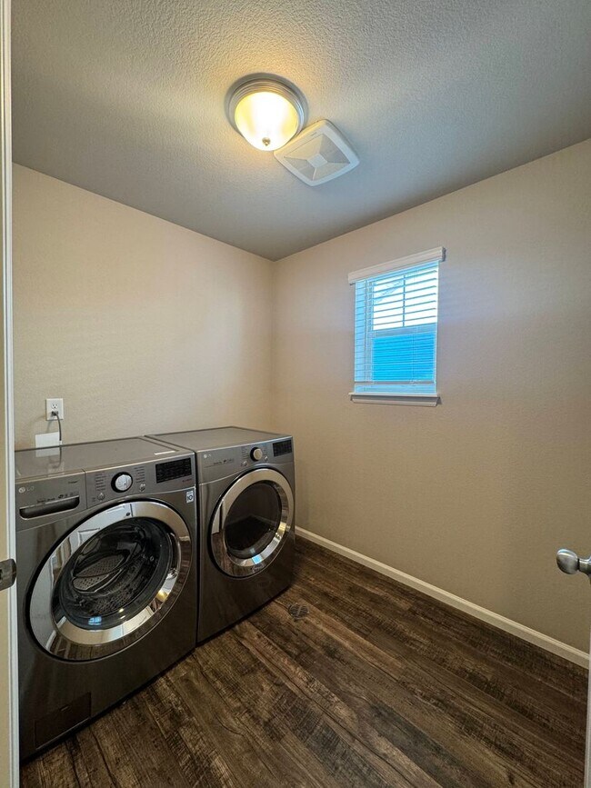 Building Photo - Newer 3 Bedroom in Banning Lewis Ranch