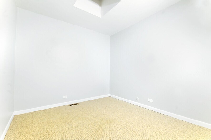 Building Photo - 745 W Gordon Ter