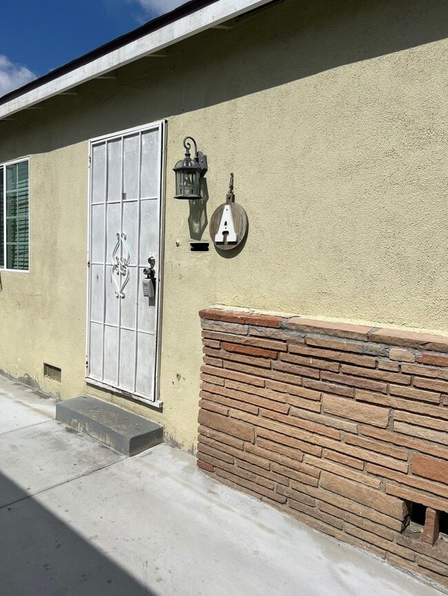 Building Photo - 1 Bedroom 1 Bathroom Apartment