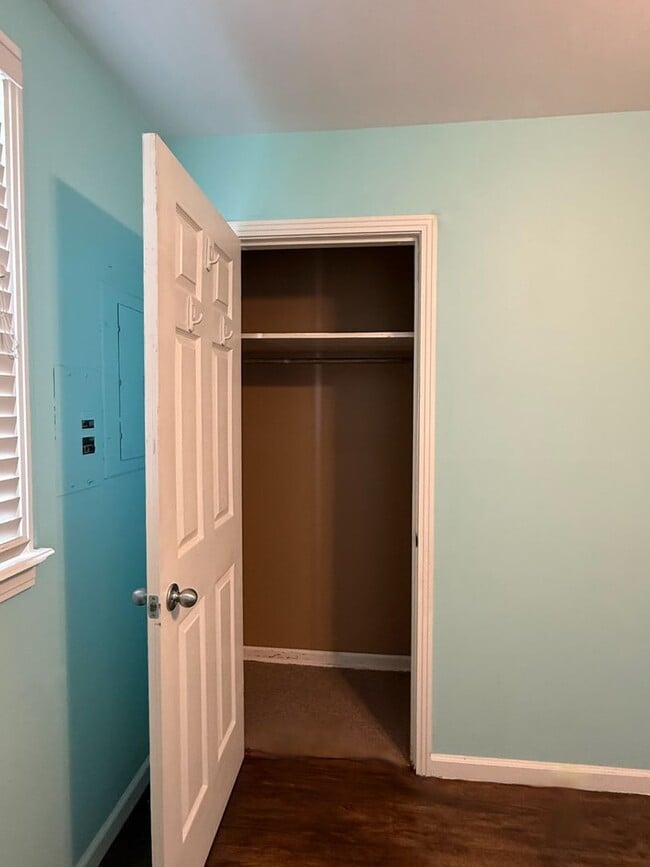 Building Photo - Charming 2 Bedroom, 1 Bath house in the he...