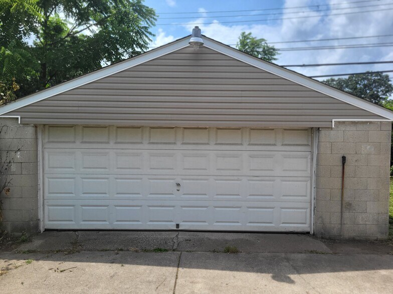 Garage - 3449 Beulah Rd