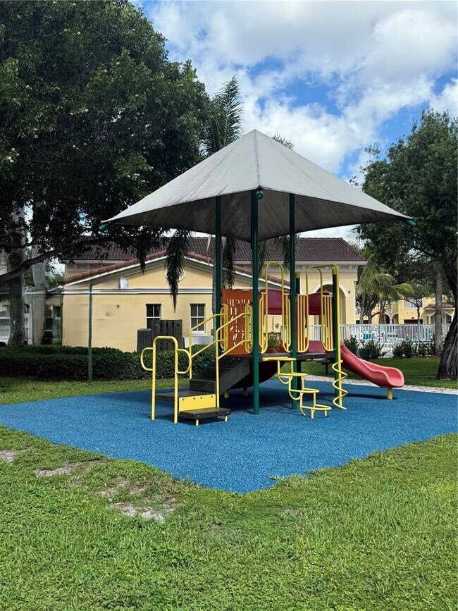 Building Photo - 15030 SW 9th Terrace