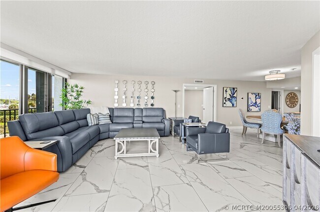 Building Photo - 9650 S Ocean Dr