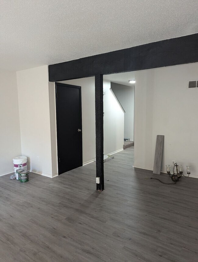 Building Photo - SECURITY DEPOSIT special