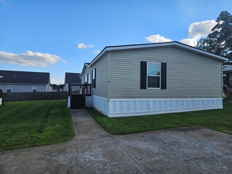 Building Photo - 94 Lynnwood Cir
