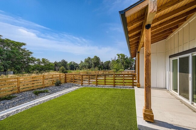 Building Photo - 2502 Colt Wy