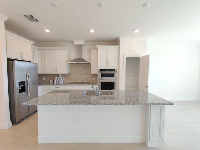 Building Photo - 6140 Baywood Ct