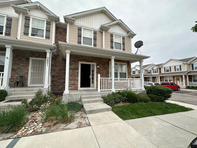 Building Photo - 2057 Creekridge