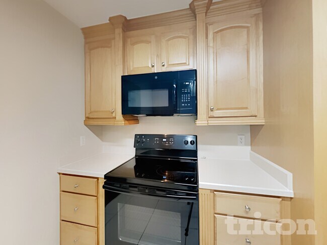 Building Photo - 260 12 League Cir