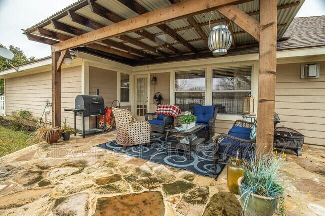 Building Photo - 1409 Azalea Ln