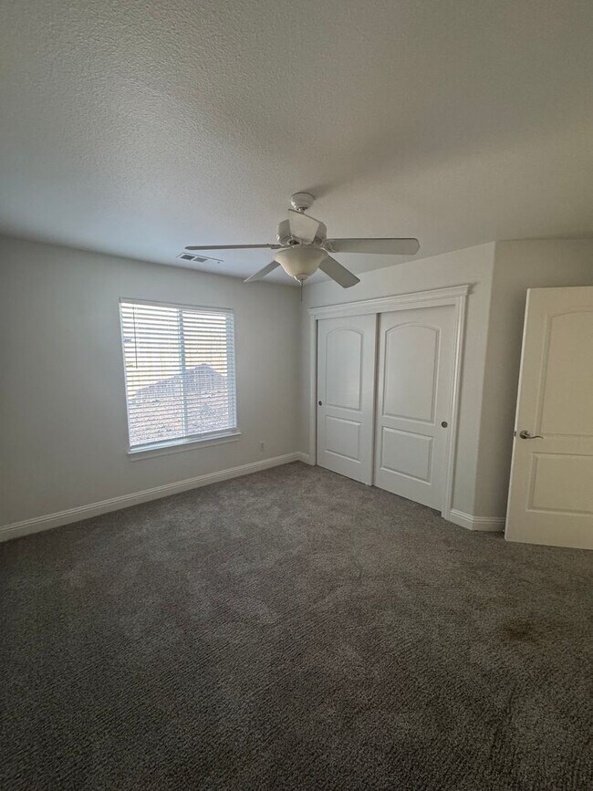 Building Photo - 4 BED/2 BATH IN REDDING IN THE WESTSIDE ES...